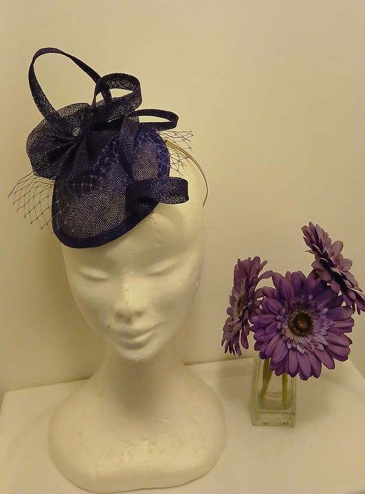 Cadbury Purple Fascinator gorda